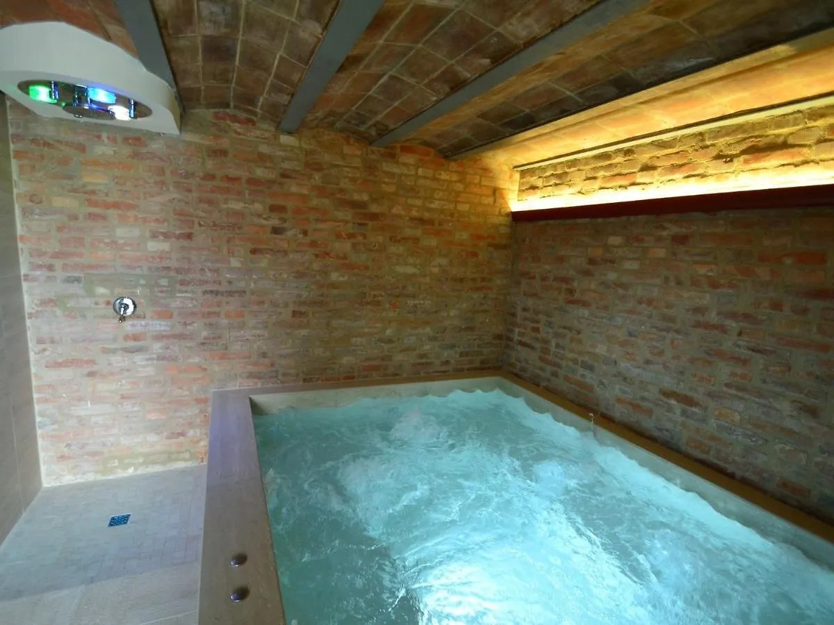 Holiday home Belvilla By Oyo Nice Farmhouse With Sauna Jacuzzi Pieve a Nievole